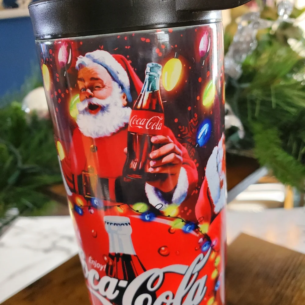 Santa Coca Cola Christmas 20oz Tumbler with duo lids 🎉sale